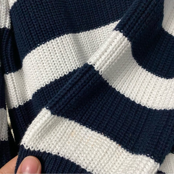 Old Navy Sweater Cardigan in Large - Picture 4 of 5